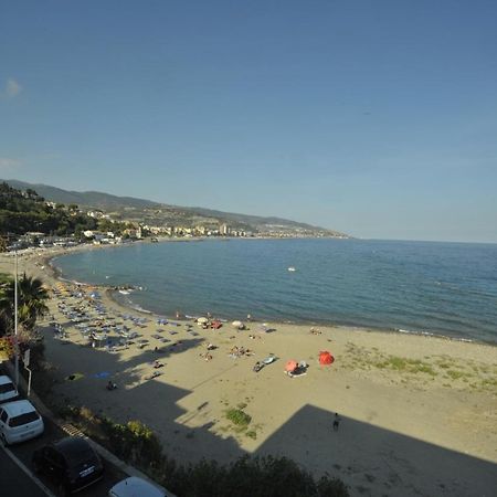 Albero Maestro On Bussana Seaside Apartment Sanremo Exterior photo